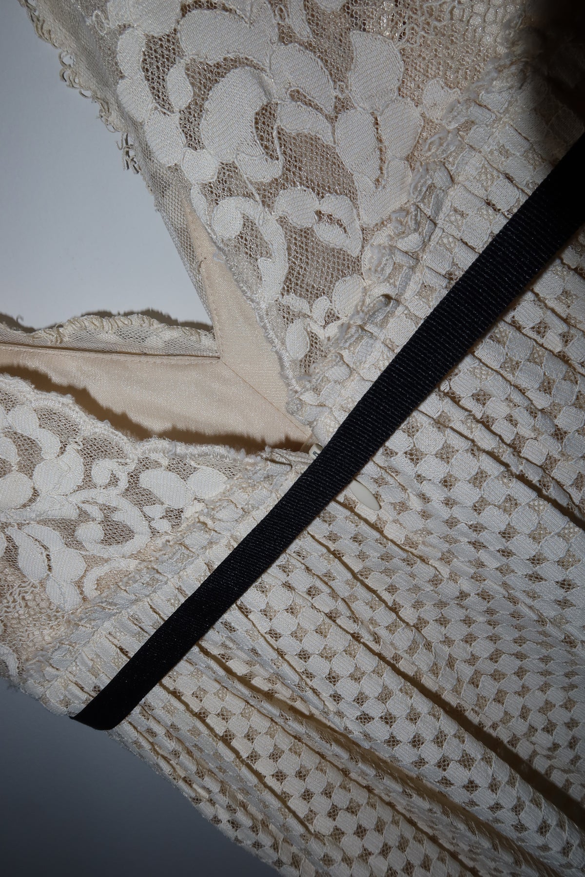 Vintage BCBG Lace Dress - US 4